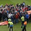 Meciul Blackpool - Huddersfield, suspendat dupa ce suporterii au invadat terenul
